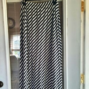 Apostrophe black & white skirt. Size L